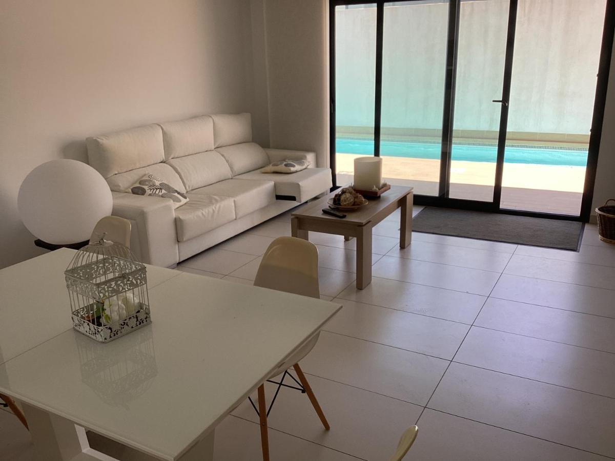 Housesleeps6-Pool-Beach-Garden-Solarium-Petok أوريويلا المظهر الخارجي الصورة